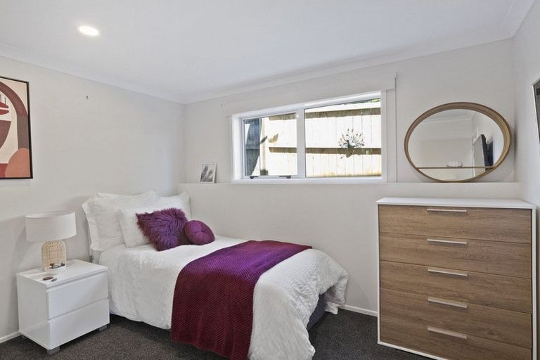 Photo of property in 34 Cliff View Drive, Green Bay, Auckland, 0604