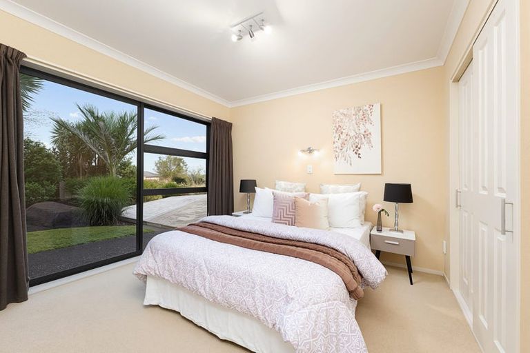 Photo of property in 65 Rhinevale Close, Henderson, Auckland, 0612