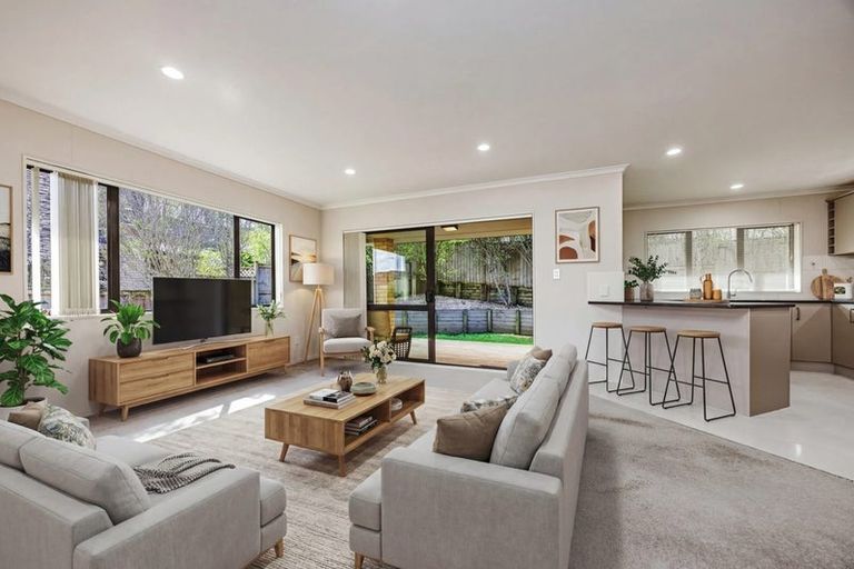 Photo of property in 7 Mazuran Place, Flat Bush, Auckland, 2016