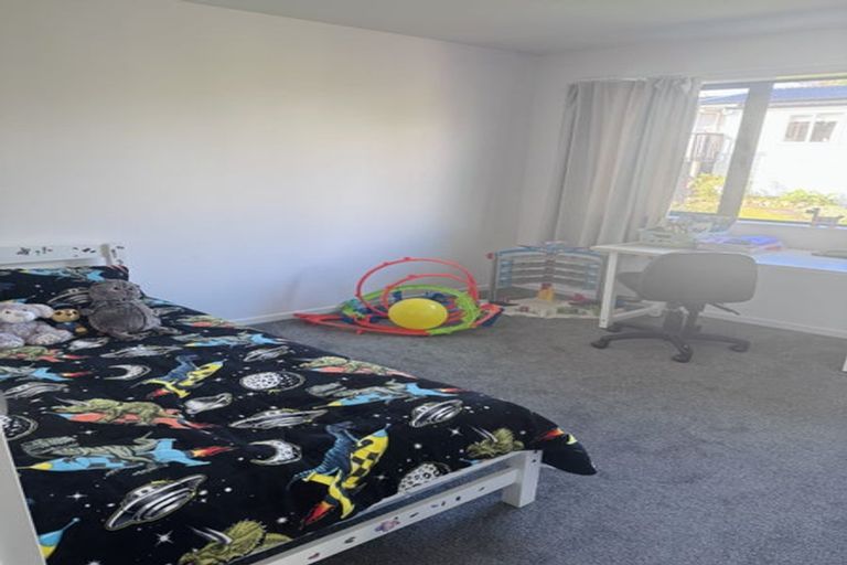 Photo of property in 3/16 Buisson Glade, West Harbour, Auckland, 0618