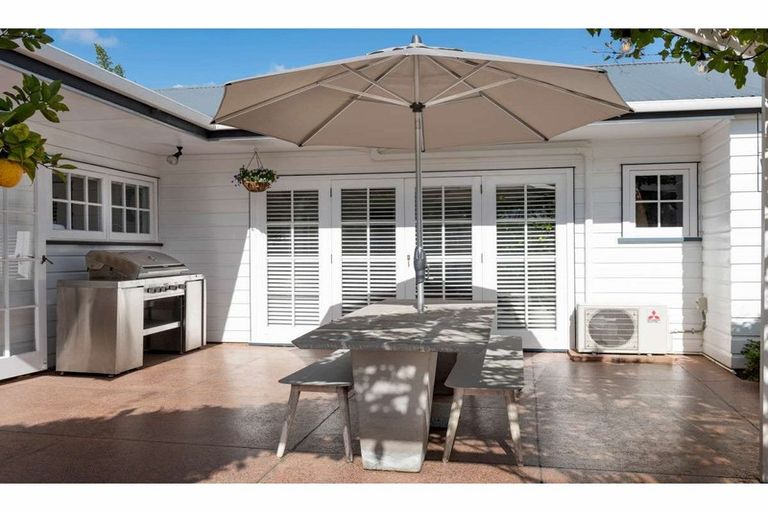 Photo of property in 37 Riverview Road, Kerikeri, 0230