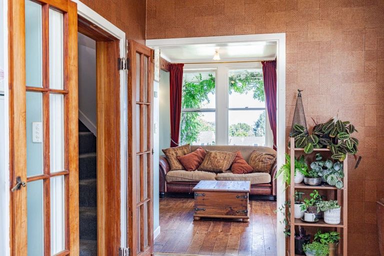 Photo of property in 50 Shakespeare Road, Bastia Hill, Whanganui, 4500