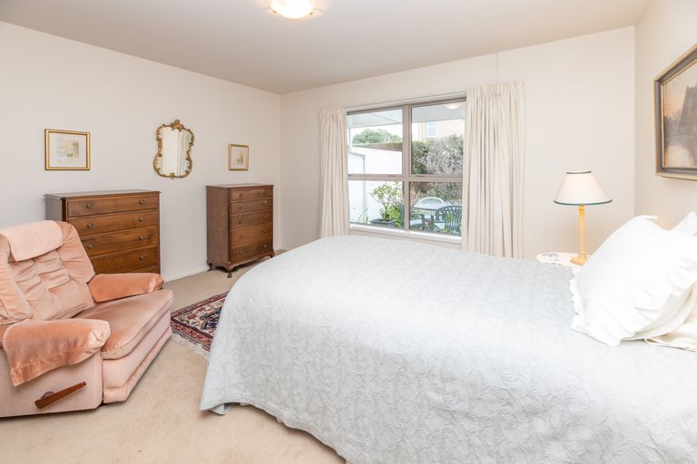 Photo of property in 2/2a Chilcombe Street, Ilam, Christchurch, 8041