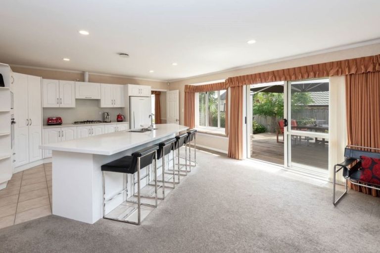 Photo of property in 7 Magilligan Close, East Tamaki Heights, Auckland, 2016