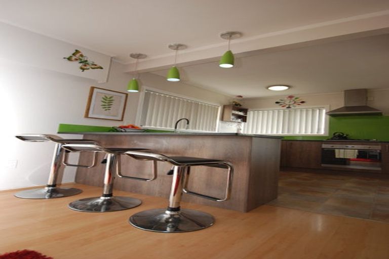 Photo of property in 1/10 Anne Road, Hillcrest, Auckland, 0627