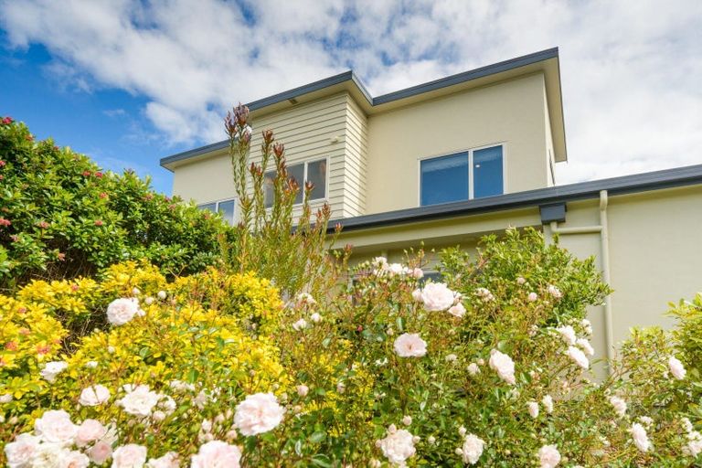 Photo of property in 1 Silkwood Place, Fitzherbert, Palmerston North, 4410