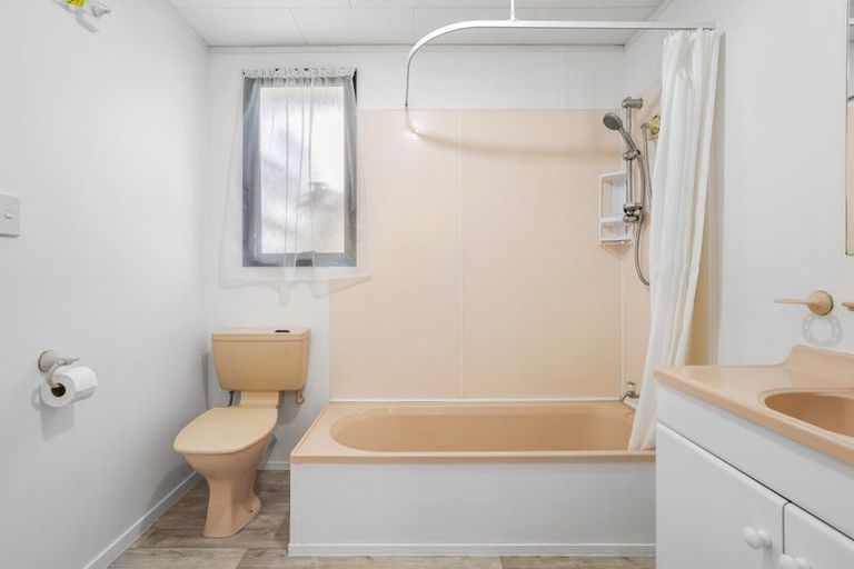 Photo of property in 39a Minaret Drive, Bucklands Beach, Auckland, 2014