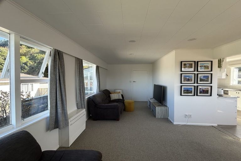 Photo of property in 74 Akaroa Drive, Maupuia, Wellington, 6022