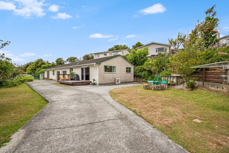 Photo of property in 8a Florio Terrace, Tawa, Wellington, 5028