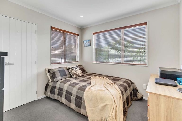 Photo of property in 5 Chestnut Close, Kelvin Grove, Palmerston North, 4414