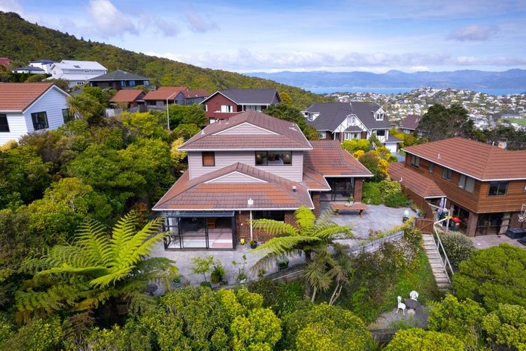 Photo of property in 33 Satara Crescent, Khandallah, Wellington, 6035