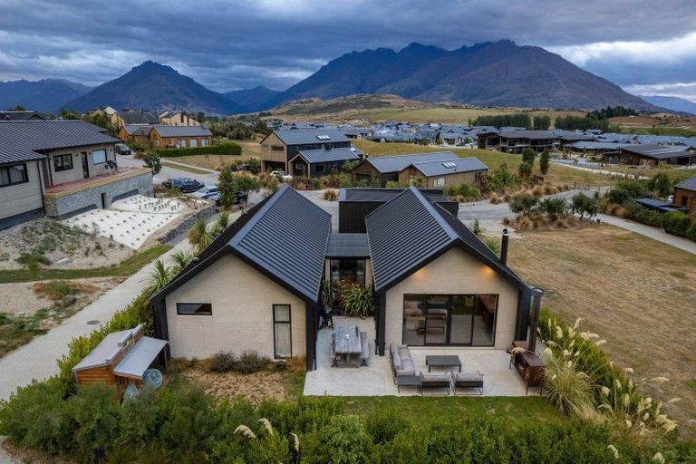 Photo of property in 52 Cunninghams Drive, Jacks Point, Queenstown, 9371