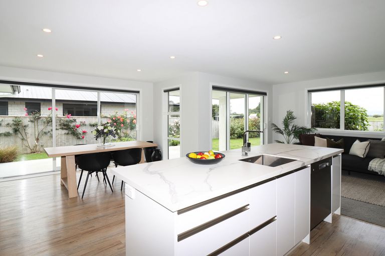 Photo of property in 28 Feist Street, Carterton, 5713