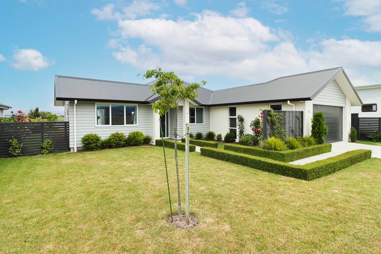 Photo of property in 28 Feist Street, Carterton, 5713