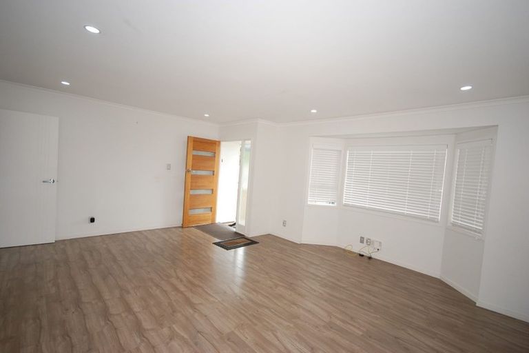 Photo of property in 36 Lendenfeld Drive, Papatoetoe, Auckland, 2025