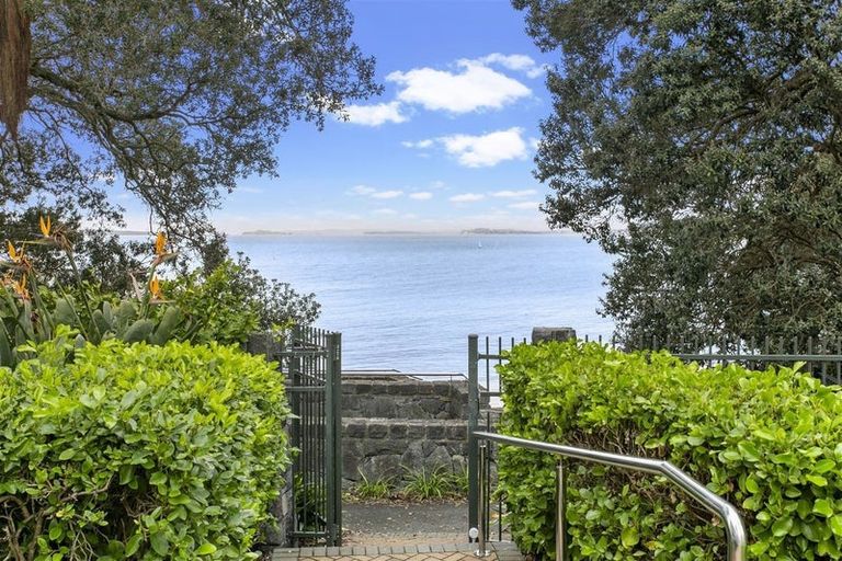 Photo of property in 4a/171 Hurstmere Road, Takapuna, Auckland, 0622