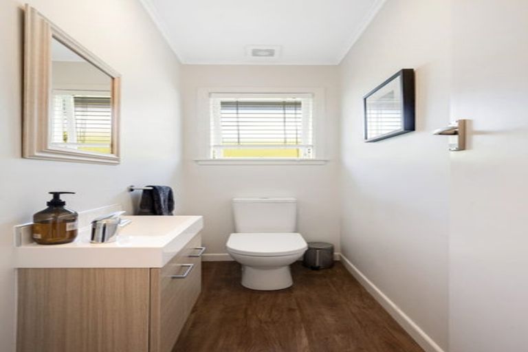 Photo of property in 41 Seymour Road, Mellons Bay, Auckland, 2014