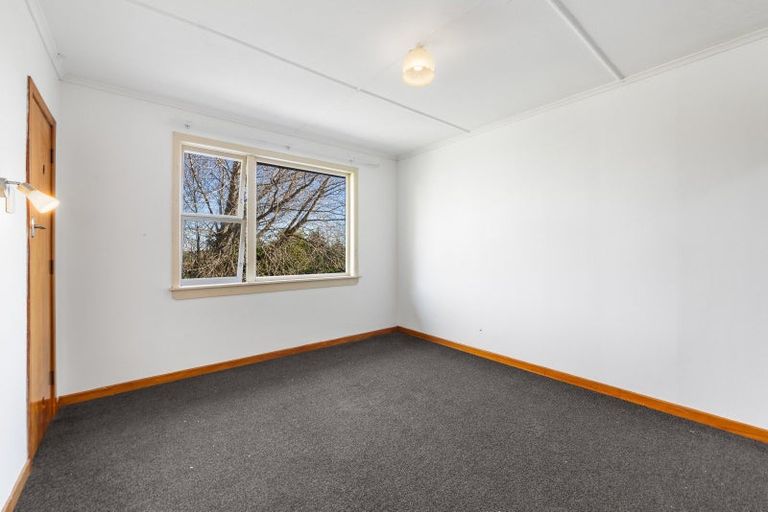 Photo of property in 114a Pioneer Road, Moturoa, New Plymouth, 4310