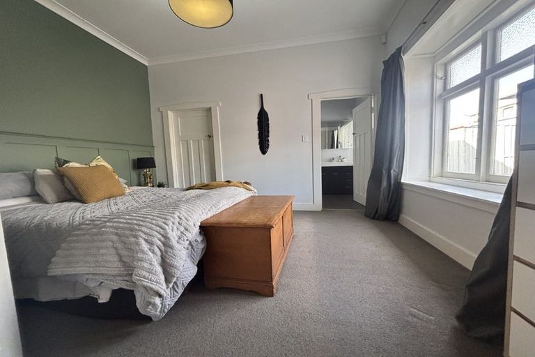 Photo of property in 2b Neil Avenue, Te Atatu Peninsula, Auckland, 0610
