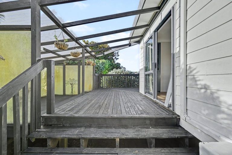 Photo of property in 30 Arlette Place, Massey, Auckland, 0614