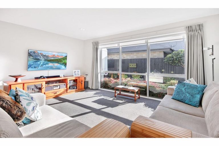 Photo of property in 36 Sequoia Way, Rangiora, 7400