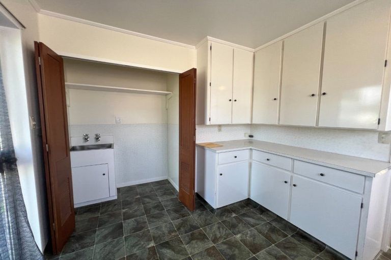 Photo of property in 6 Tiraumea Street, Palmerston North, 4410