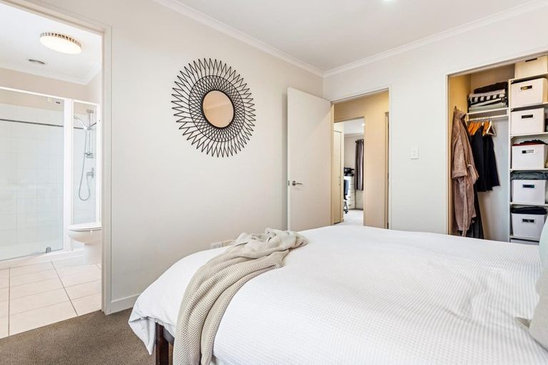 Photo of property in 34 Gunner Drive, Te Atatu Peninsula, Auckland, 0610