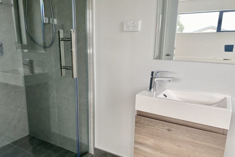 Photo of property in 3/35 Renata Crescent, Te Atatu Peninsula, Auckland, 0610