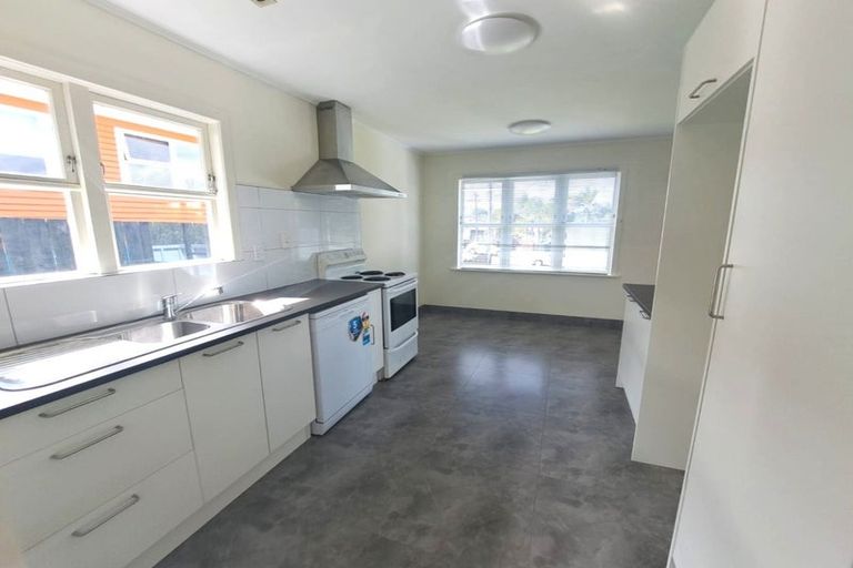 Photo of property in 6 Wharf Road, Te Atatu Peninsula, Auckland, 0610