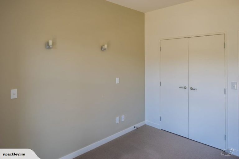 Photo of property in 51 Tiketike Way, Brooklyn, Wellington, 6021