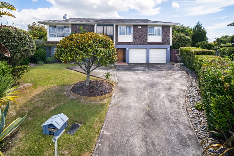 Photo of property in 23 Tanoa Place, Glendene, Auckland, 0602