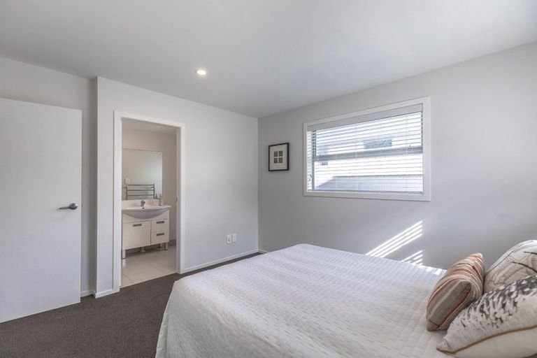 Photo of property in 27a Ranui Terrace, Tawa, Wellington, 5028