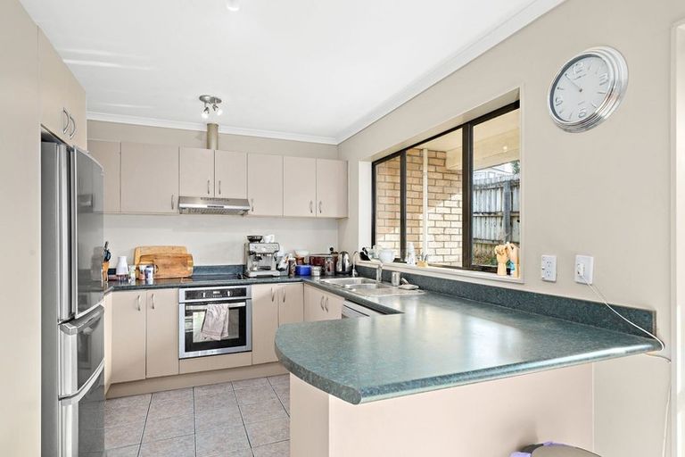 Photo of property in 25 Killygordon Place, Massey, Auckland, 0614