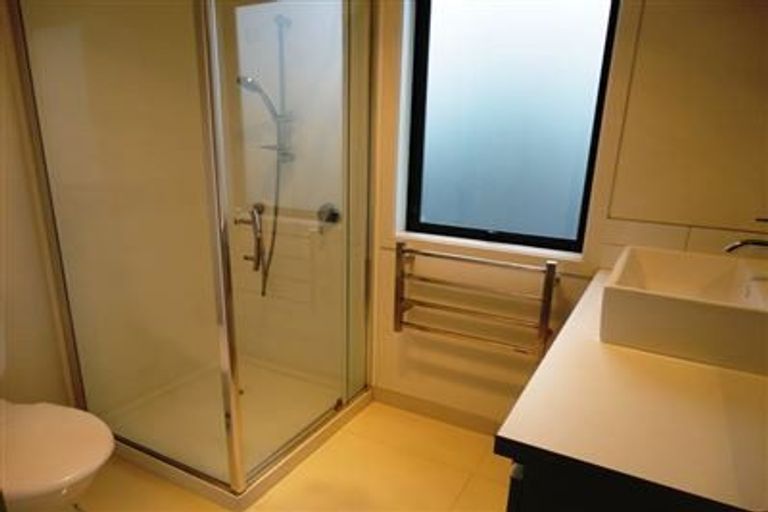 Photo of property in 14 Joshua Place, Weymouth, Auckland, 2103