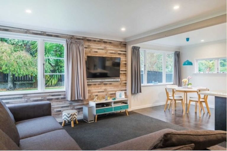 Photo of property in 9 Aorangi Road, Paraparaumu, 5032