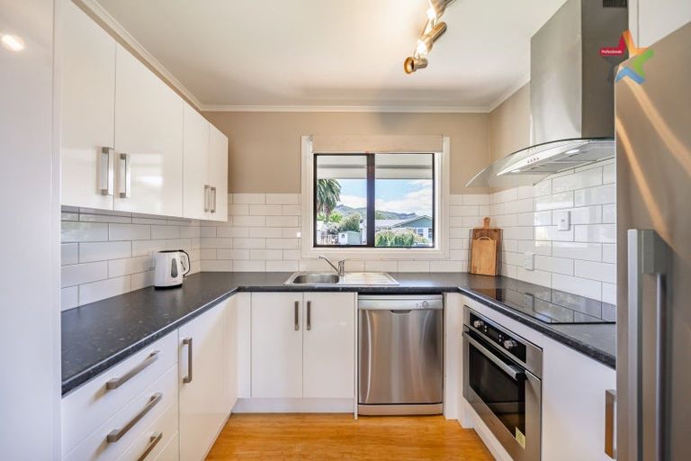 Photo of property in 3 Snell Grove, Clouston Park, Upper Hutt, 5018