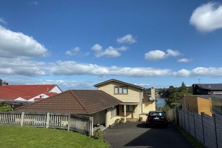 Photo of property in 3 Churchill Road, Murrays Bay, Auckland, 0630