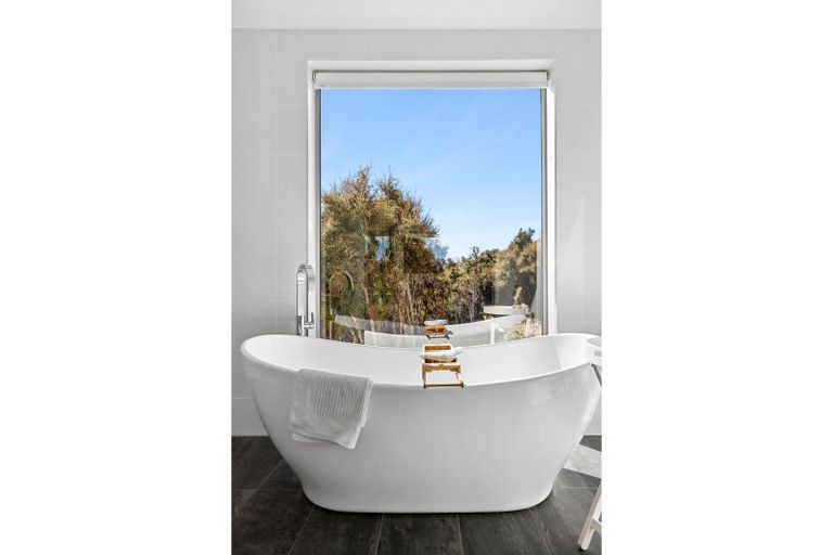 Photo of property in 13 Highfield Ridge, Wanaka, 9305