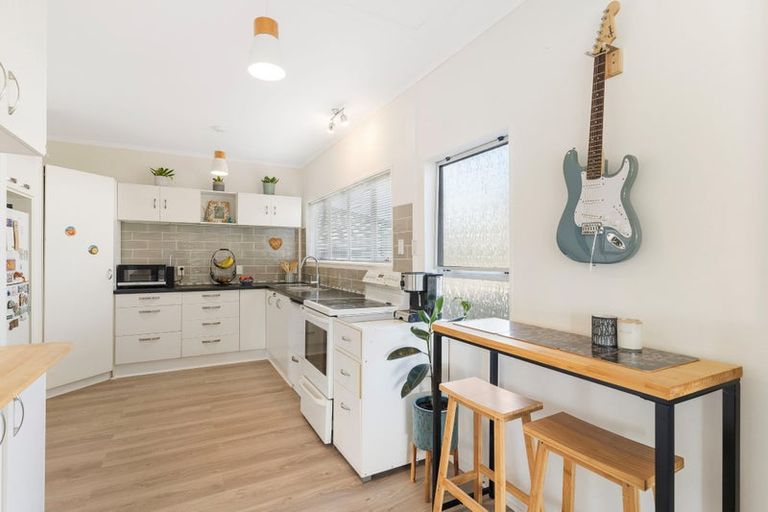 Photo of property in 2/2a Eskdale Road, Birkdale, Auckland, 0626