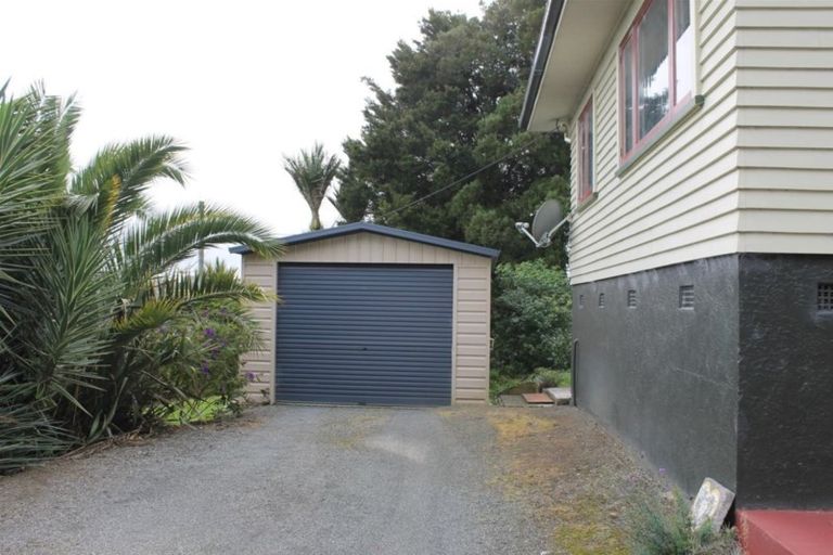 Photo of property in 16 Whaka Street, Maungaturoto, 0520