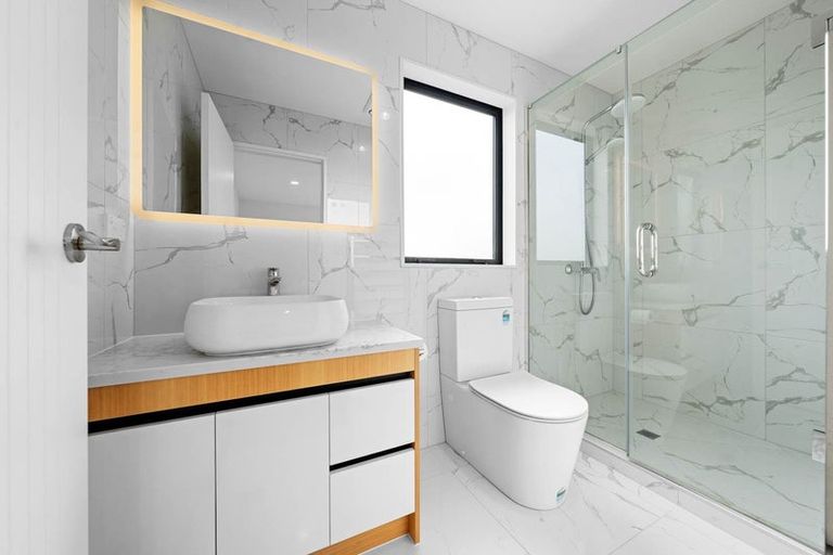 Photo of property in 1/2 Dolphin Street, Pakuranga, Auckland, 2010