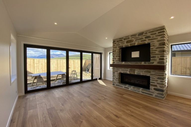 Photo of property in 72 Howden Drive, Jacks Point, 9371