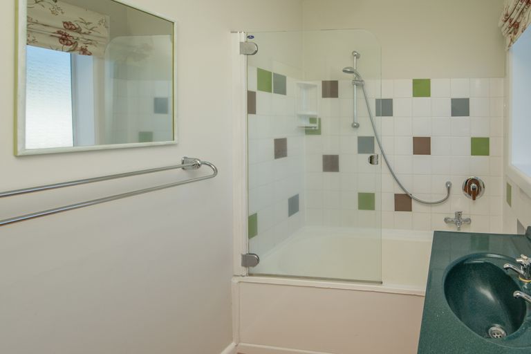 Photo of property in 306 Wainoni Road, Avondale, Christchurch, 8061