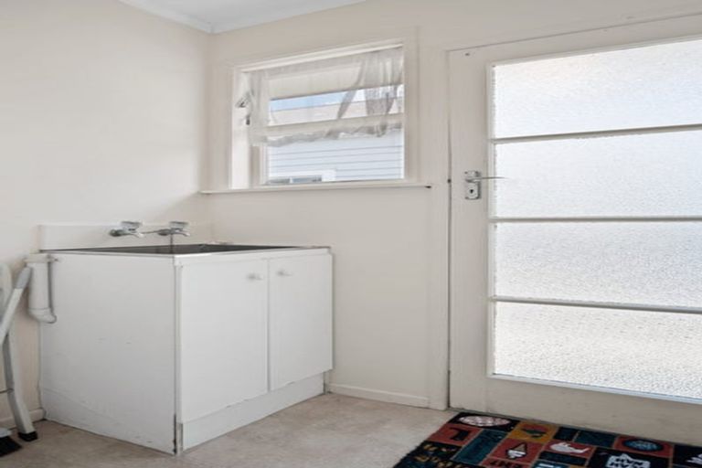 Photo of property in 71b Commercial Road, Helensville, 0800