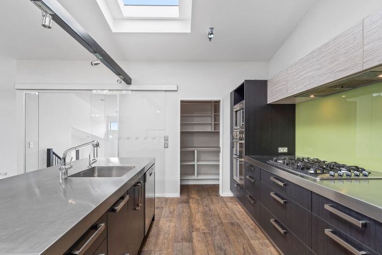 Photo of property in 7 Law Lane, Mount Pleasant, Christchurch, 8081