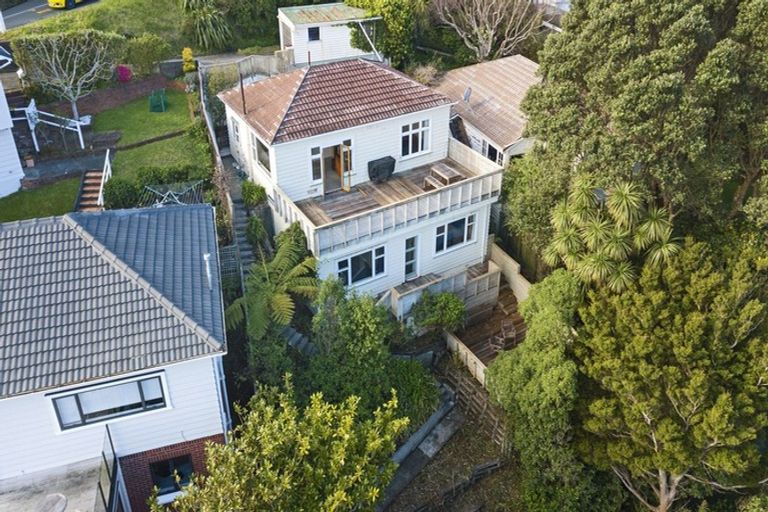 Photo of property in 56 Tio Tio Road, Miramar, Wellington, 6022