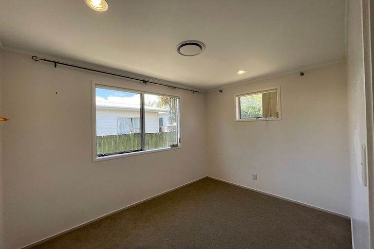 Photo of property in 79 Sunderlands Road, Half Moon Bay, Auckland, 2012