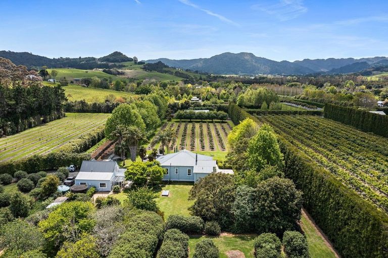 Photo of property in 52 Omaha Flats Road, Tawharanui Peninsula, Warkworth, 0986