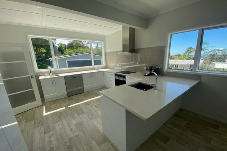 Photo of property in 14 John Road, Stanmore Bay, Whangaparaoa, 0932