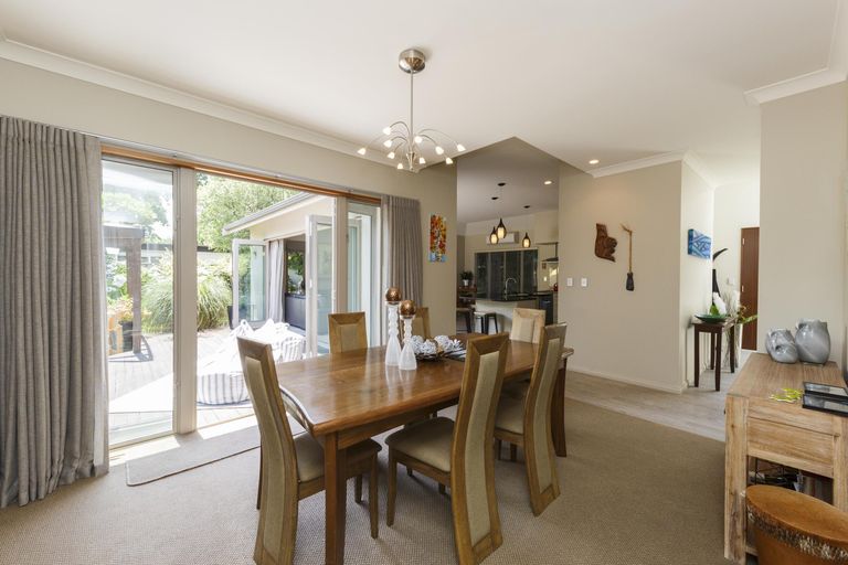 Photo of property in 2 Pastoral Lane, Hokowhitu, Palmerston North, 4410